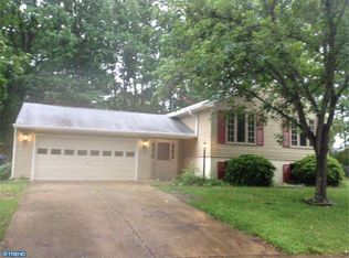 221 Hickory Ln, Williamstown, NJ 08094