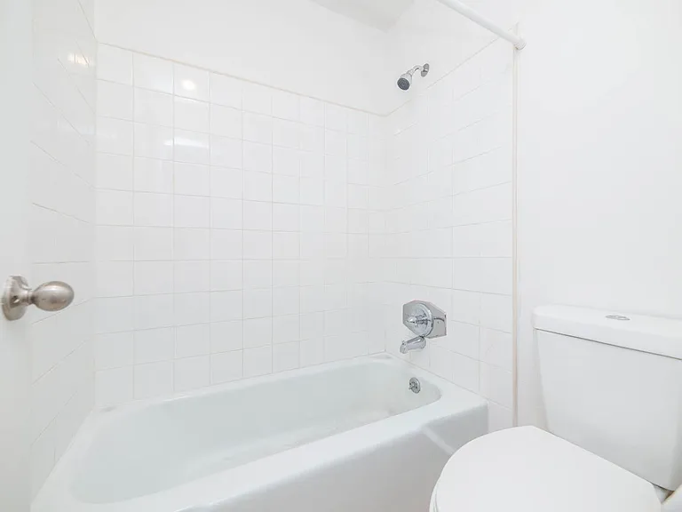 Camelot Apartments — Photo 75