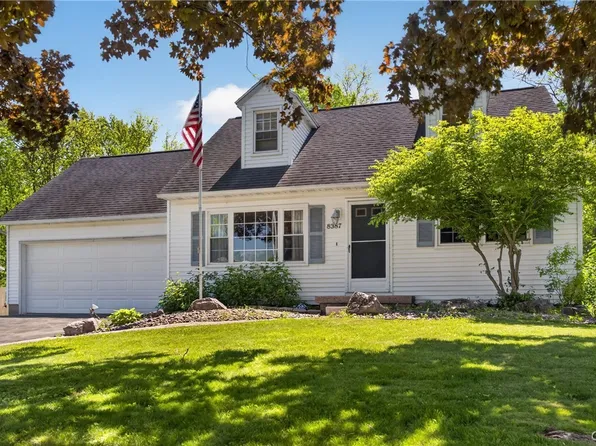 8387 Zenith Dr, Baldwinsville, NY 13027