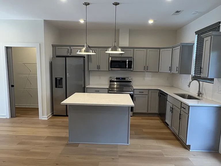 620 Wallace Ct — Photo 9