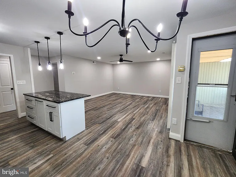 7328 Donnell Pl — Photo 6