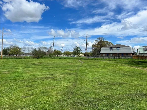 22A Justin Ln, Harvey, LA 70058