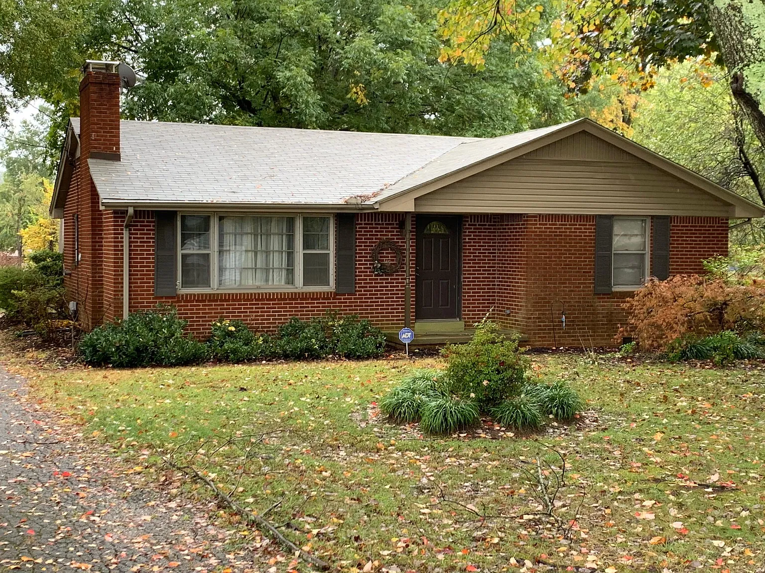 252 Paris Pike - 252 — Photo 1