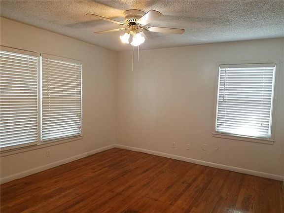 5th image of 926 S Jefferson Dr