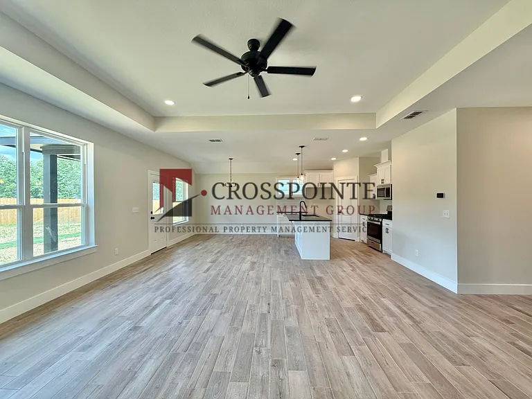 17434 Crossing Cir — Photo 4