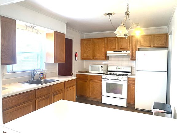 5th image of 320 Green Ave Floor 1