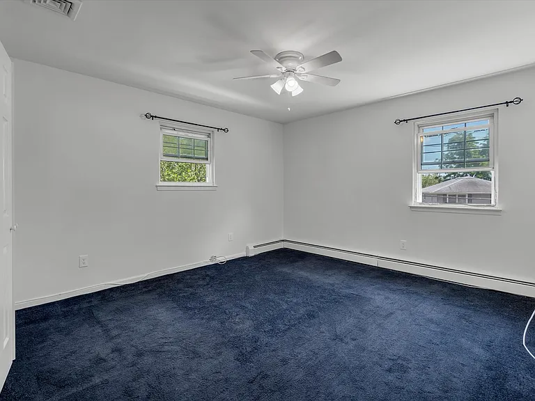 217 Bellerose Ave — Photo 13