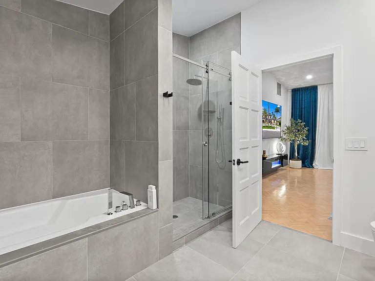 516 Royal Plaza Dr — Photo 9