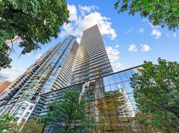 33 Charles St E #1406, Toronto, ON M4Y 0A2