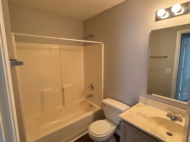 3240 Crestwell Dr — Photo 6