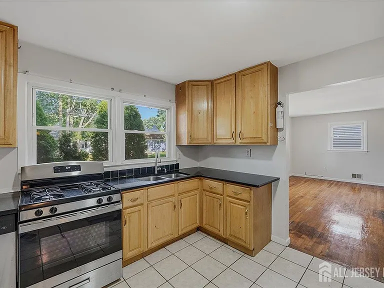 126 Orange St — Photo 6