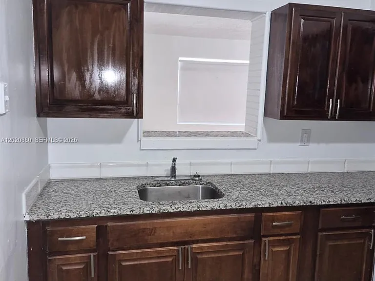 2781 SW 4th St — Photo 7
