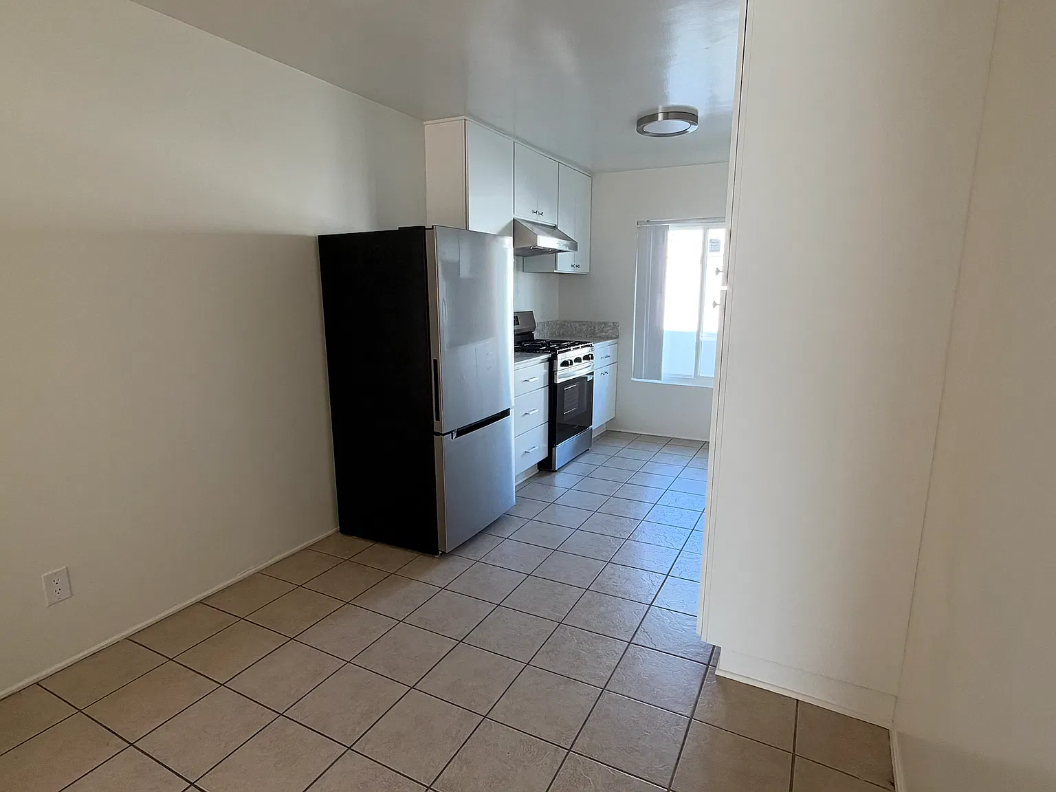 1 bed, 750 sqft, $2,400 — Photo 4