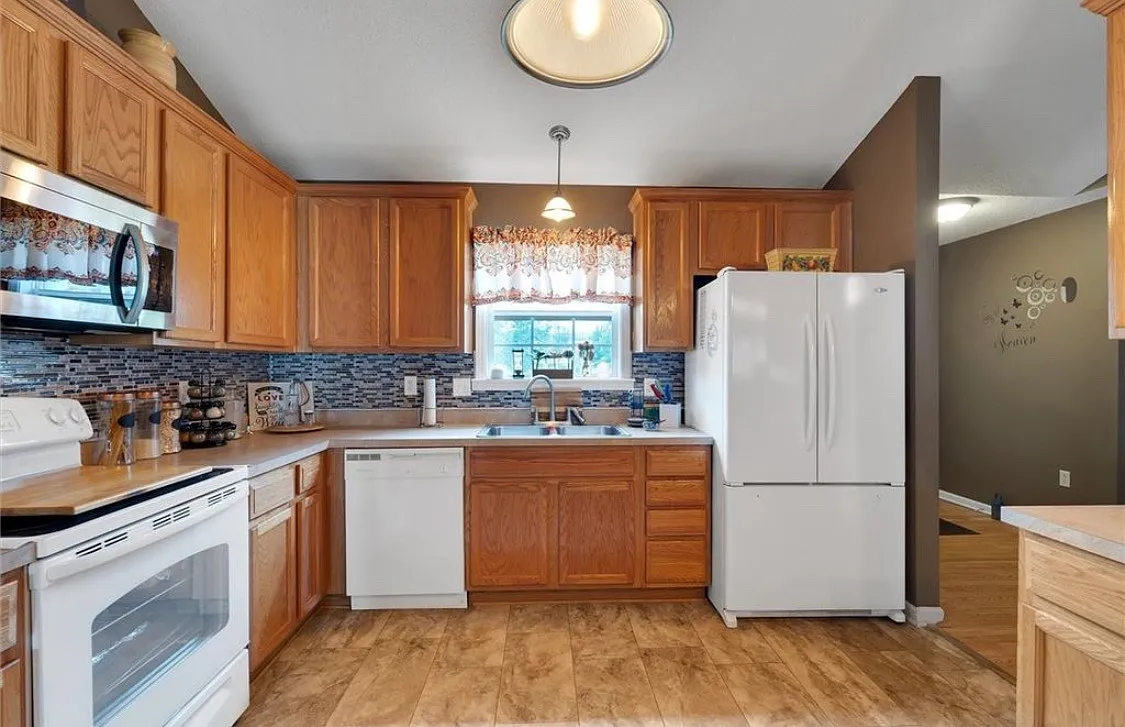 3 bed, 1528 sqft, $2,500 — Photo 4
