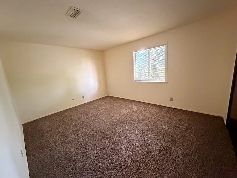 Kimberly Club Apartments — Photo 129