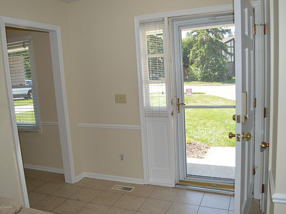 4th image of 6218-6220 Birch Row Dr
