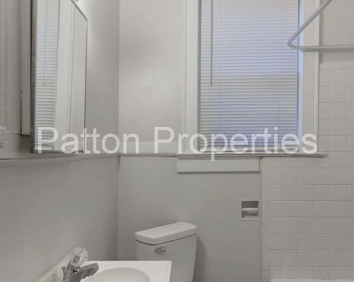 822-824 Cedar Terrace - Inside CofC - R16404-08-23 — Photo 6