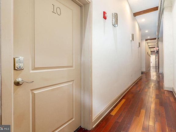2nd image of 1309-11 N Lawrence St #10