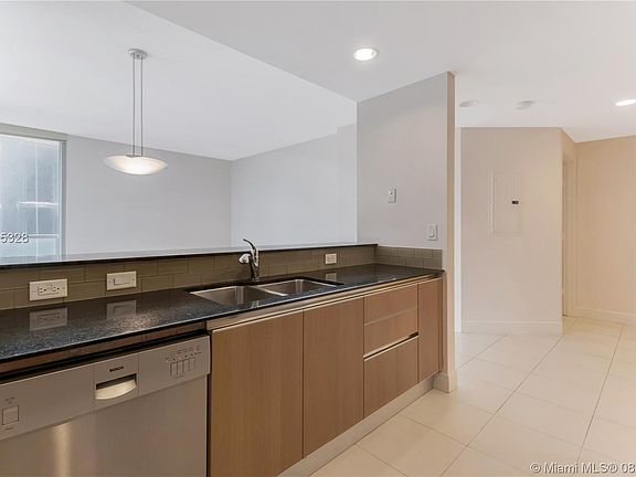 3rd image of 1050 Brickell Ave APT 1722