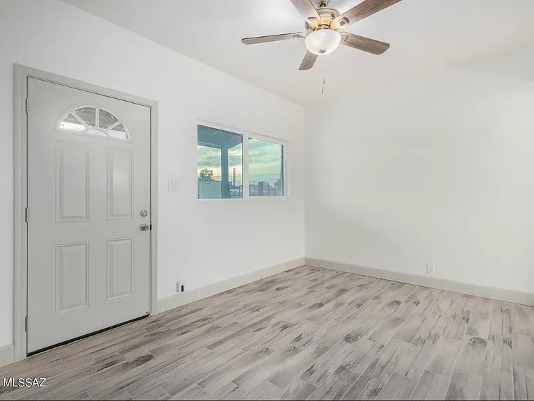 6824 S Burcham Ave — Photo 8