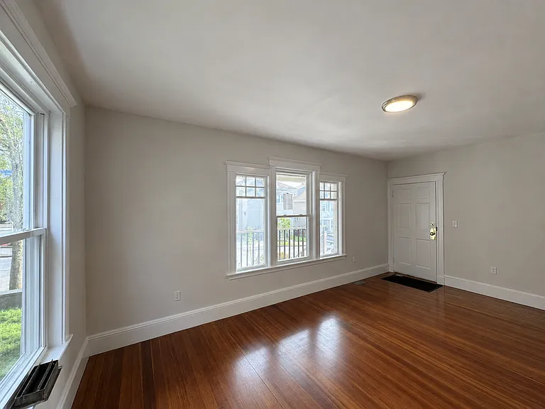 38 Curtis Ave — Photo 5