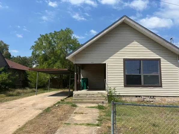 213 N Lutterloh Ave #A, Gatesville, TX 76528