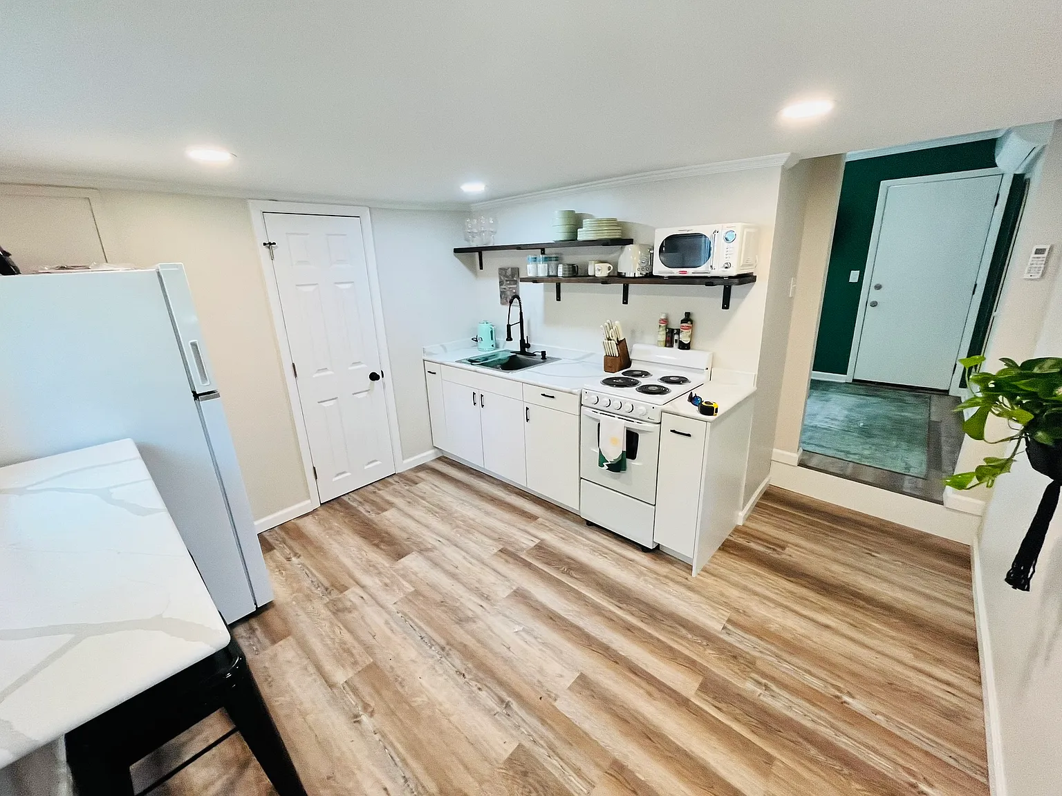 1 bed, 400 sqft, $1,595 — Photo 2