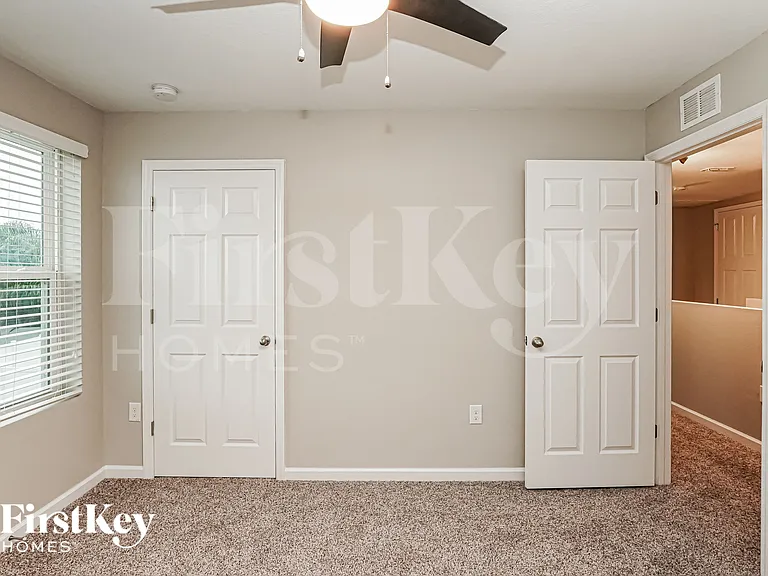 924 Ambergate St — Photo 11
