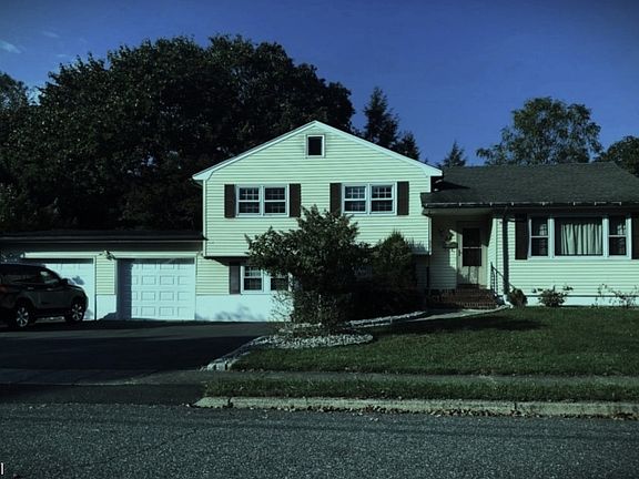 4th image of 34 Cathy Ann Ct