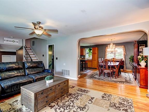 4th image of 46 Lynnfield Ter