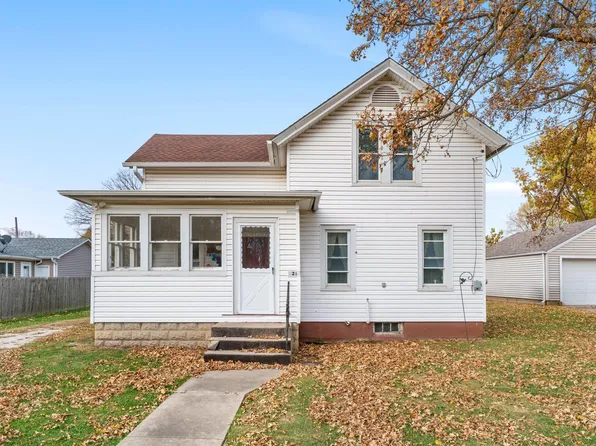 826 S Ottawa St, Earlville, IL 60518