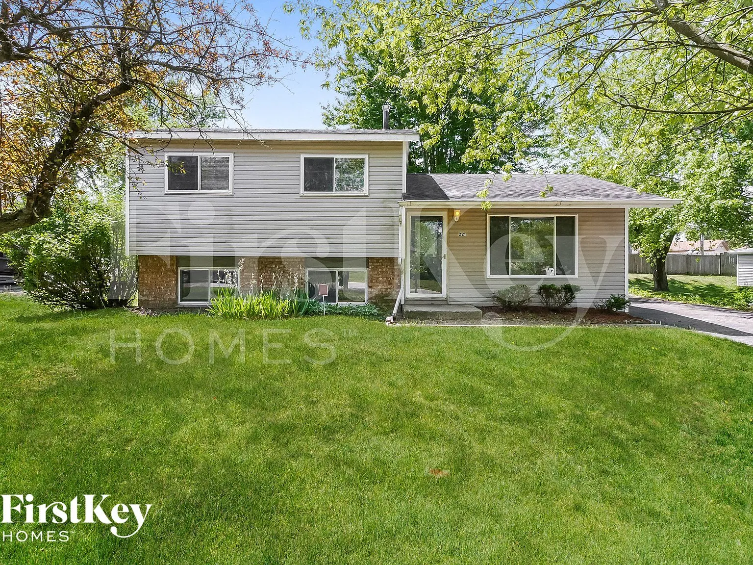 3 bed, 2.0 bath, 1348 sqft, $2,910 — Photo 2