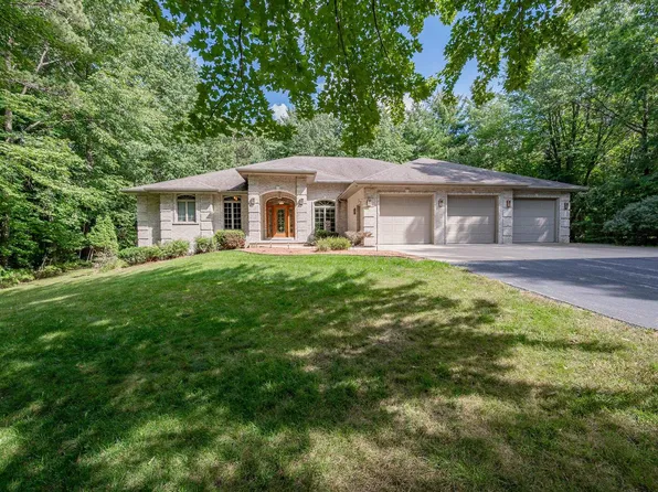 5984 Timber Haven Dr, Little Suamico, WI 54141