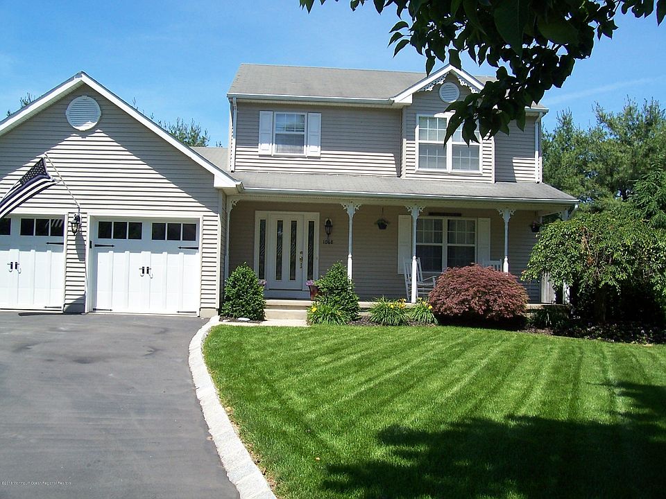 1st image of 1068 White Oak Ct
