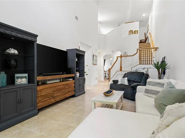 1945 Bridgepointe Cir