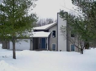 117 London Rd SE, Poplar Grove, IL 61065