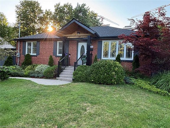 3rd image of 2105 Maplewood Dr