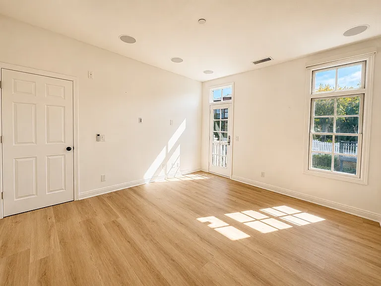 2545 Bungalow Pl — Photo 18