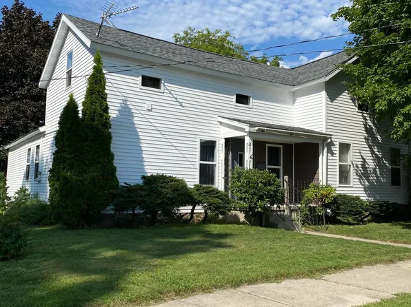 27 W Elm St, Fremont, MI 49412