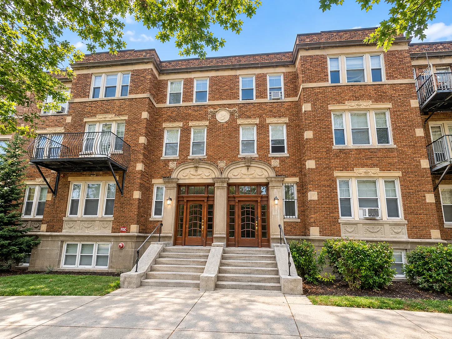 2 bed, 950 sqft, $3,595 — Photo 4