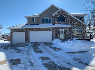 400 Skyview Dr, Waunakee, WI 53597