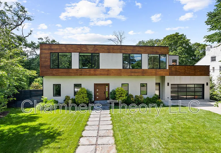 3820 Argyle Ter NW — Photo 2