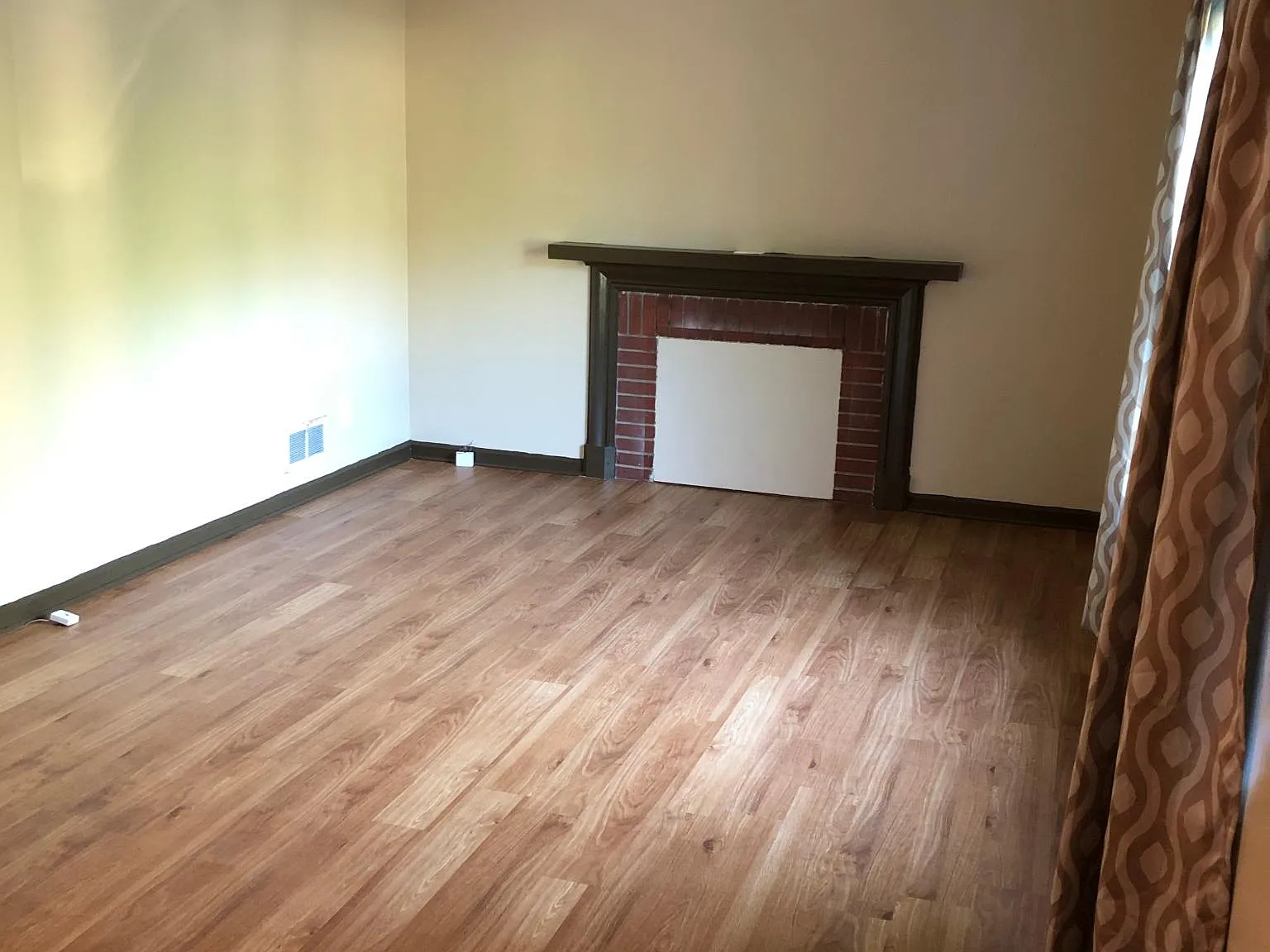 4 bed, 1.5 bath, 1080 sqft, $3,300 — Photo 3