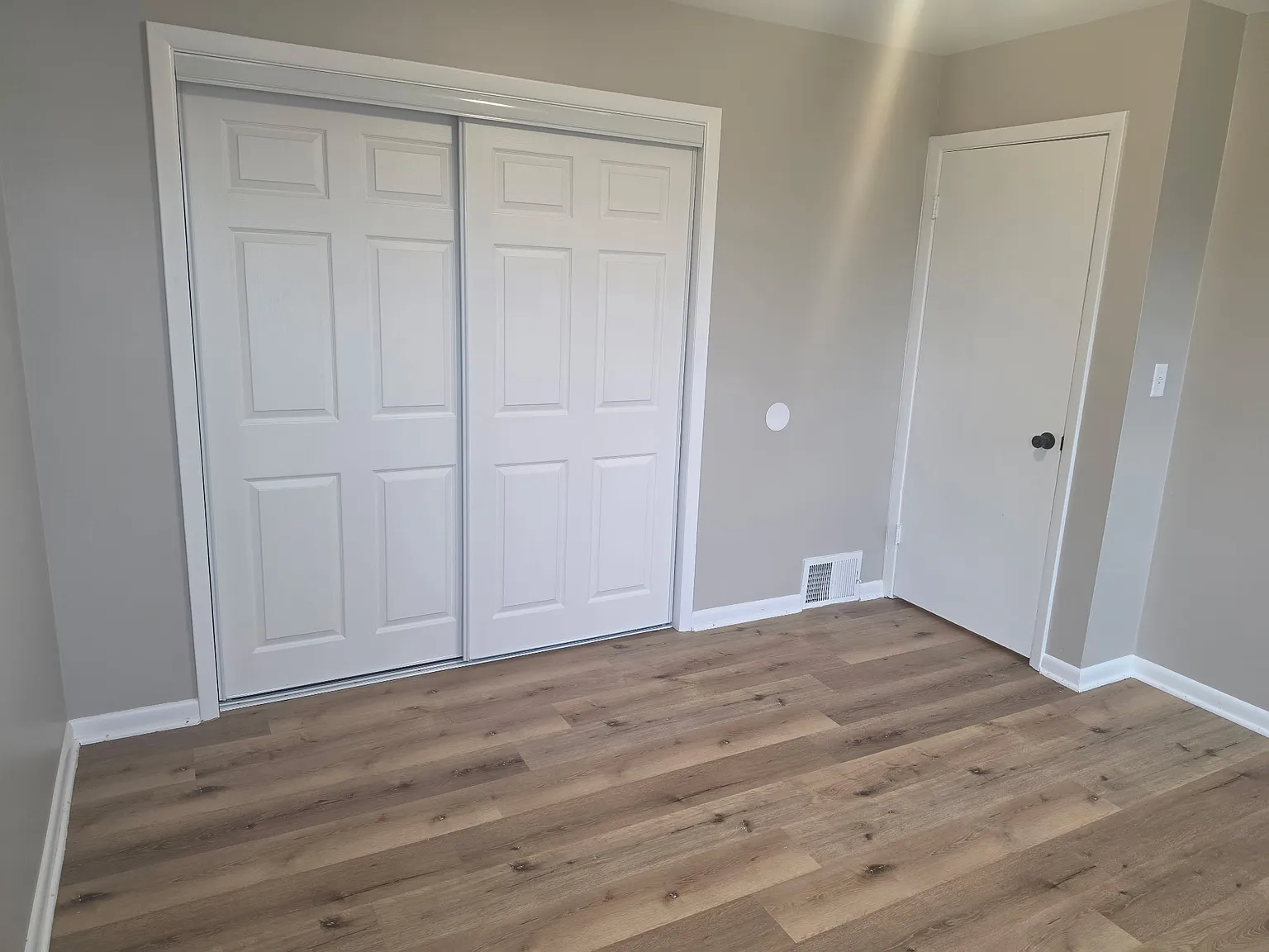 3 bed, 1050 sqft, $1,600 — Photo 2