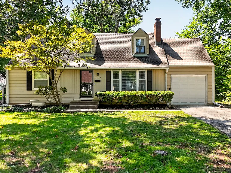 7318 Rosewood St — Photo 2