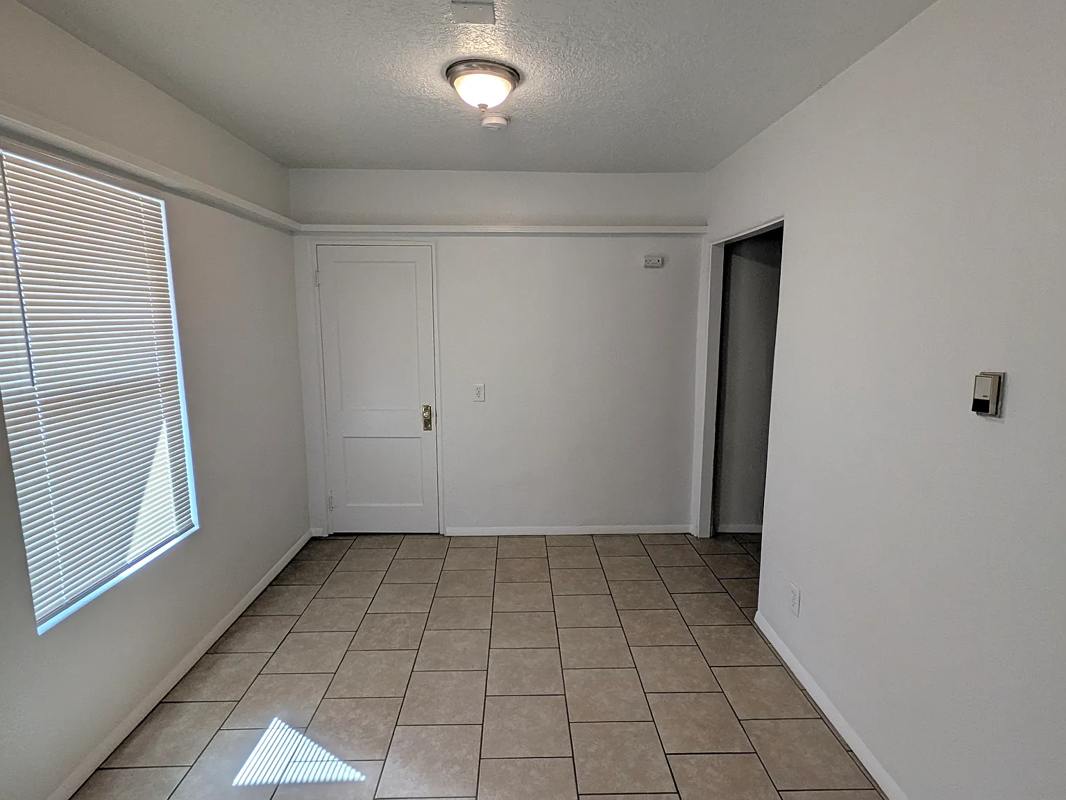 3 bed, 1350 sqft, $1,650 — Photo 4