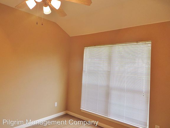 3rd image of 131 River Park Ln