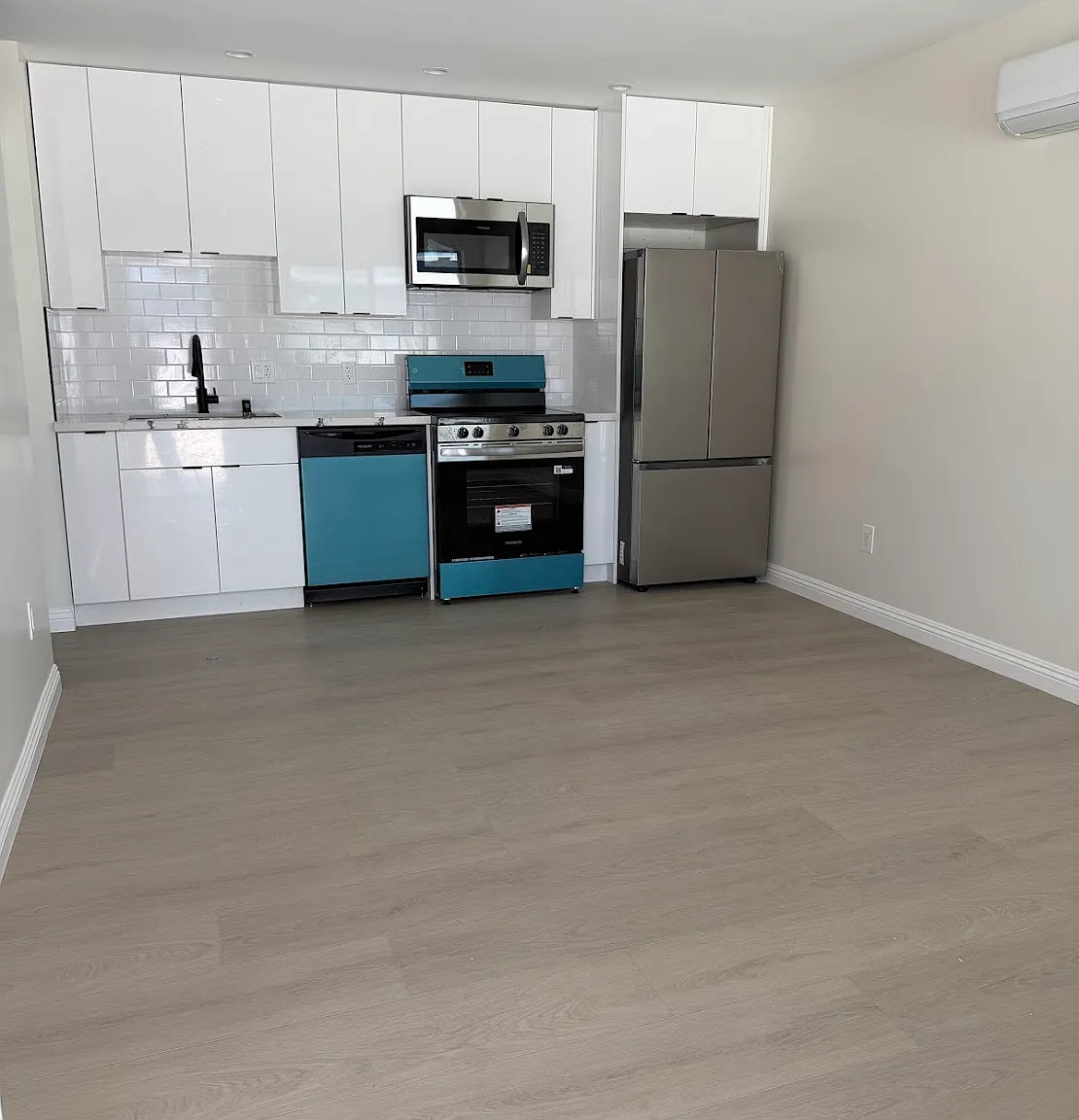 1 bed, 650 sqft, $2,300 — Photo 2