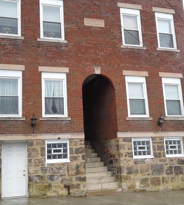 Vintage Building "ESTELLE"