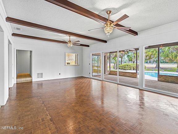 3rd image of 8202 HUNTERS GROVE Road